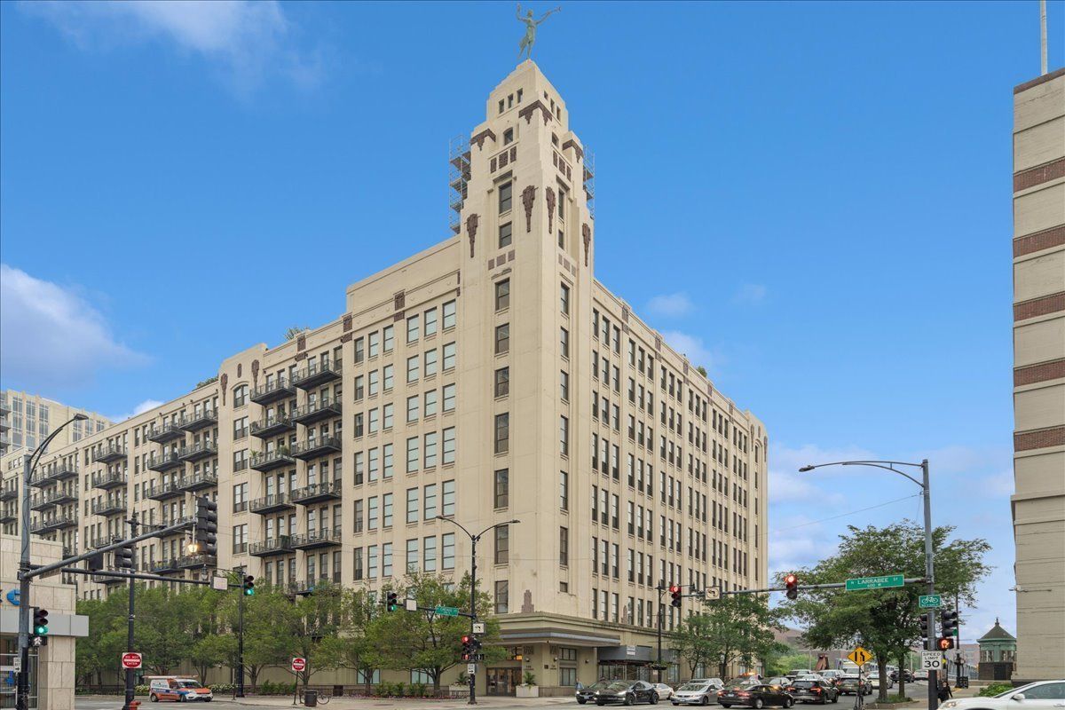 758 N Larrabee Street #734 — Chicago, IL 60654