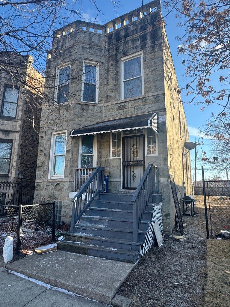 3511 W Van Buren Street — Chicago, IL 60624
