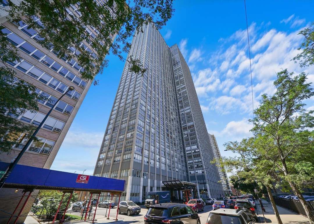 655 W Irving Park Road #5108 — Chicago, IL 60613