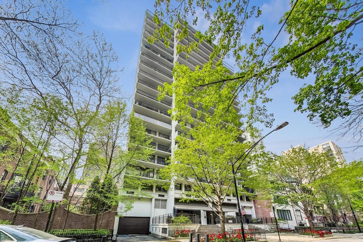 1430 Astor Street, Chicago, IL 60610