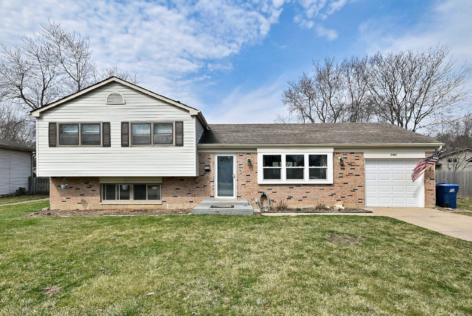 966 Aberdeen Drive — Crystal Lake, IL 60014