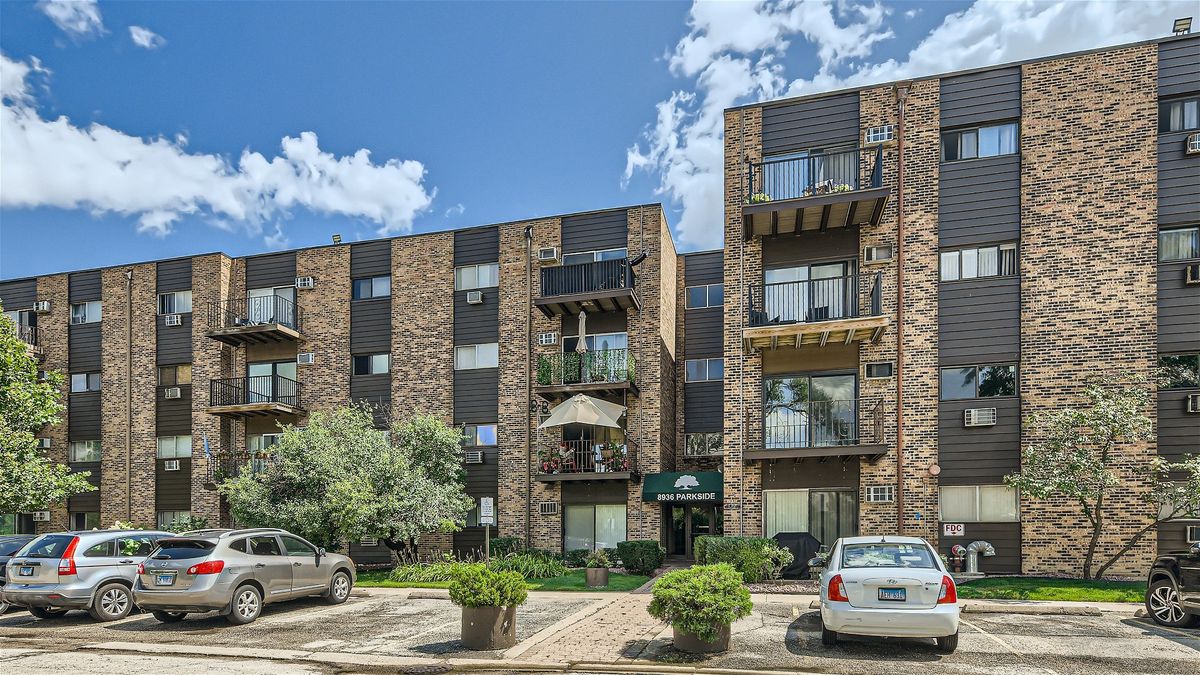 8936 PARKSIDE Avenue, Des Plaines, IL 60016