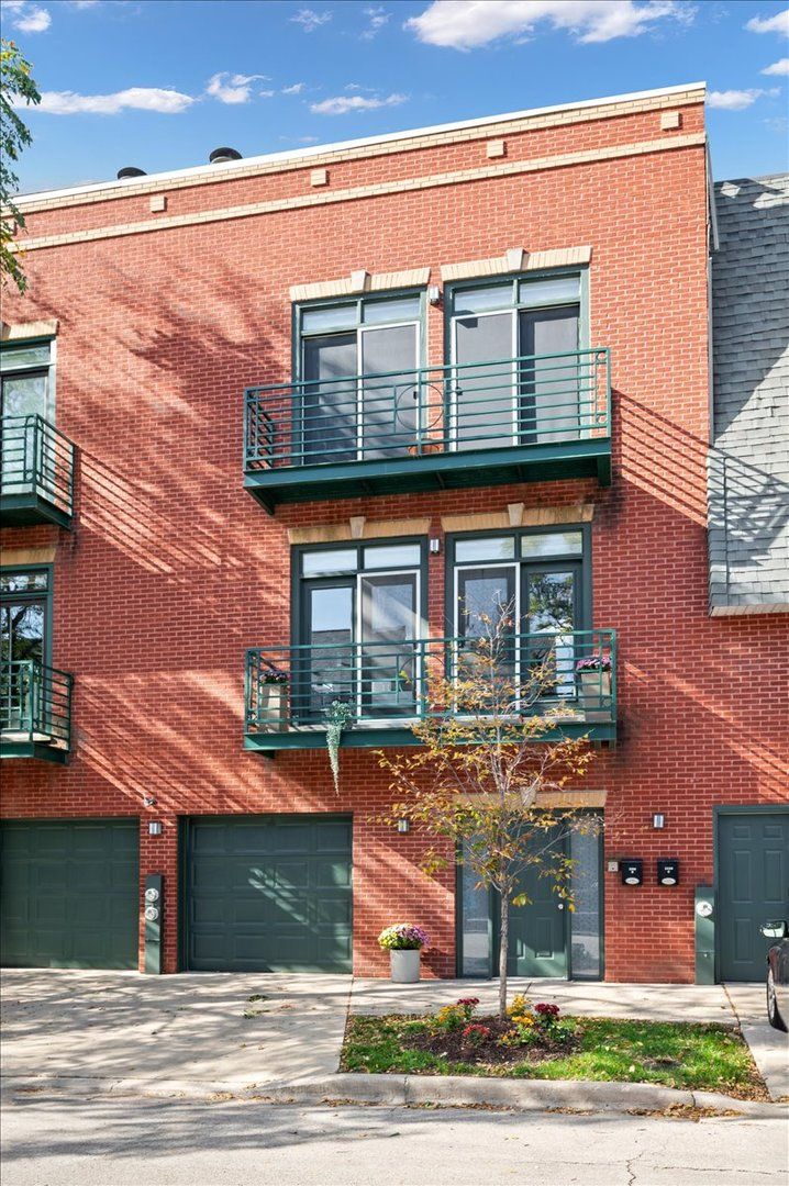 3308 Greenview Avenue, Chicago, IL 60657