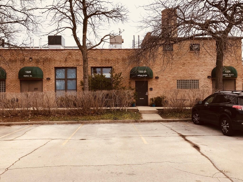 1322 Oakton Street #6 — Evanston, IL 60202