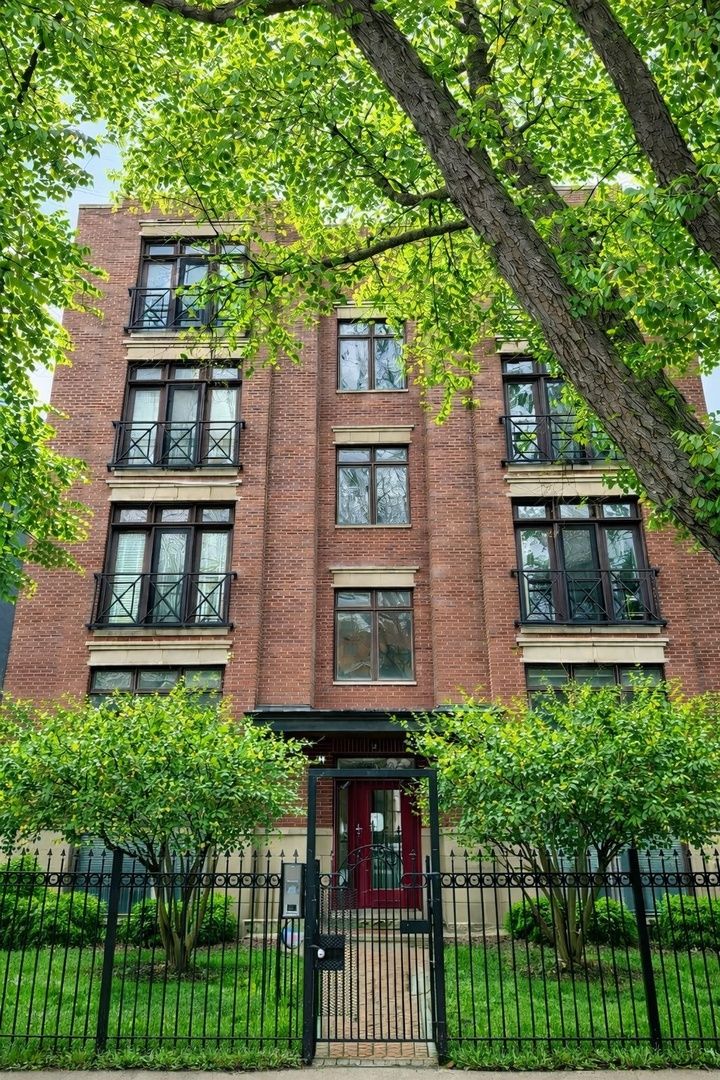 4862 KENMORE Avenue, Chicago, IL 60640