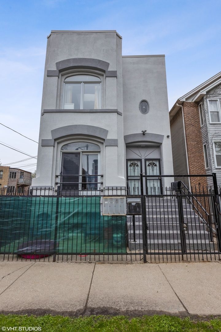 2042 Crystal Street, Chicago, IL 60622