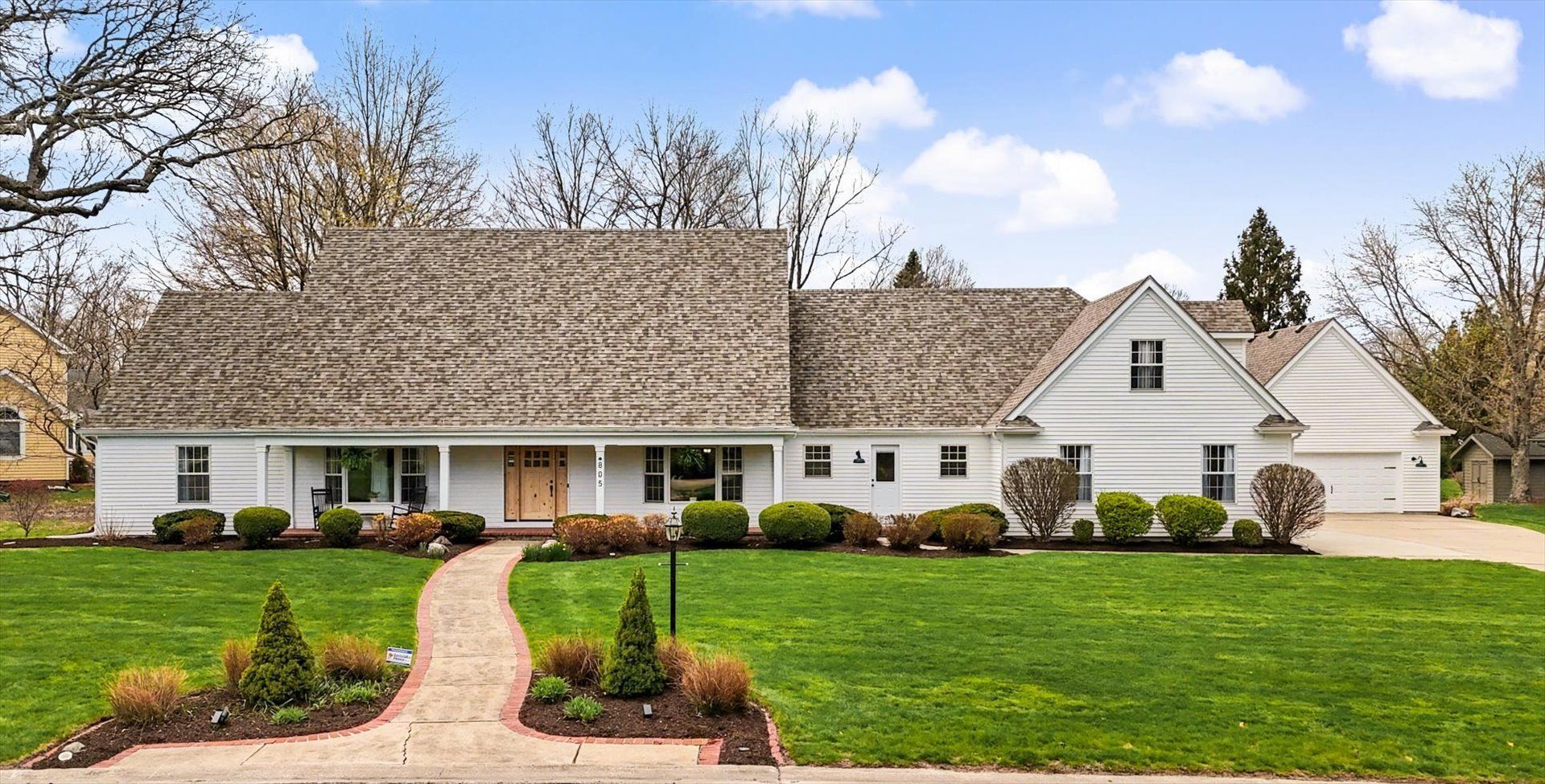 805 Deer Run Drive — Mahomet, IL 61853