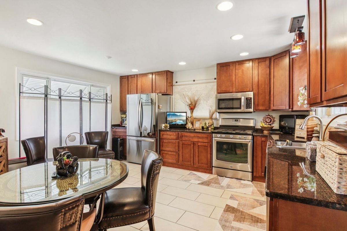 238 Frontage Road, Northfield, IL 60093