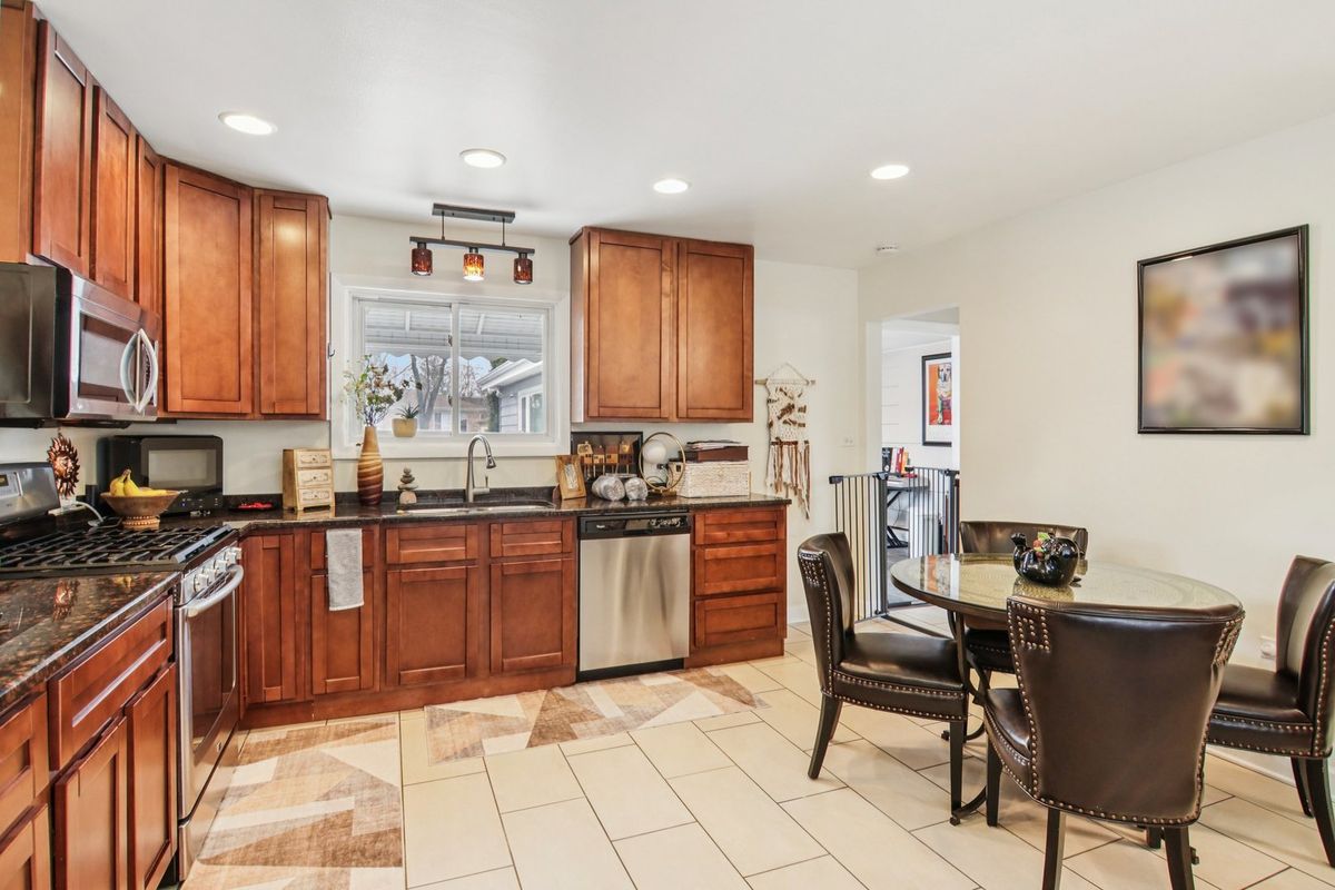 238 Frontage Road, Northfield, IL 60093