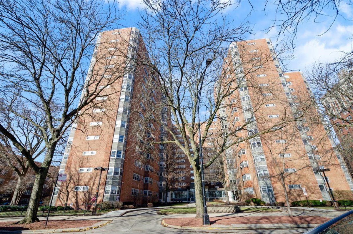 4950 Marine Drive, Chicago, IL 60640