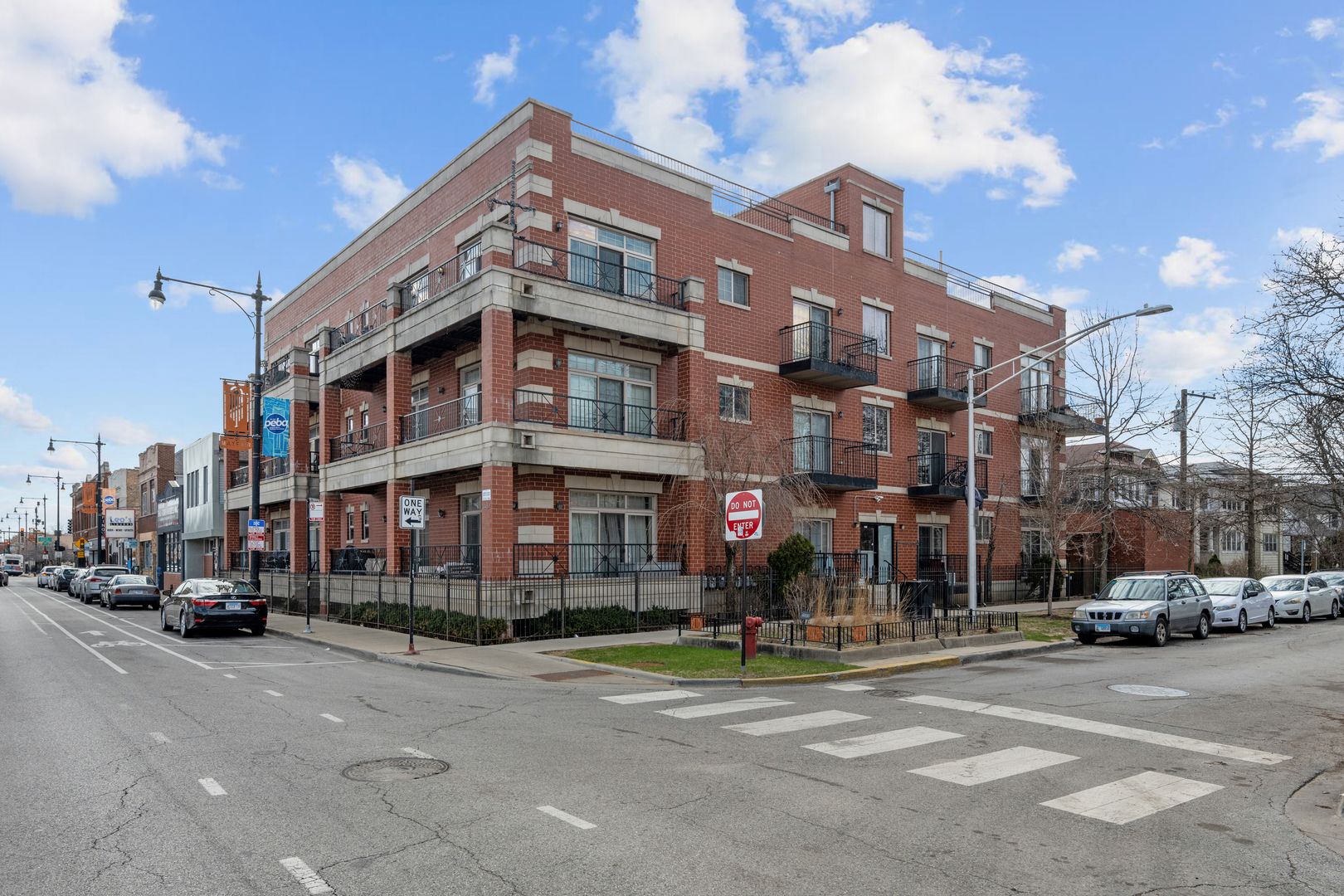 4755 Kilbourn Avenue — Chicago, IL 60630