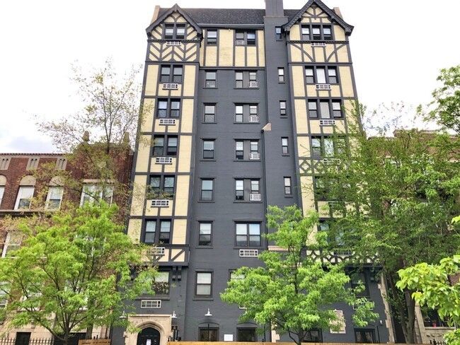 5718 Winthrop Avenue, Chicago, IL 60660