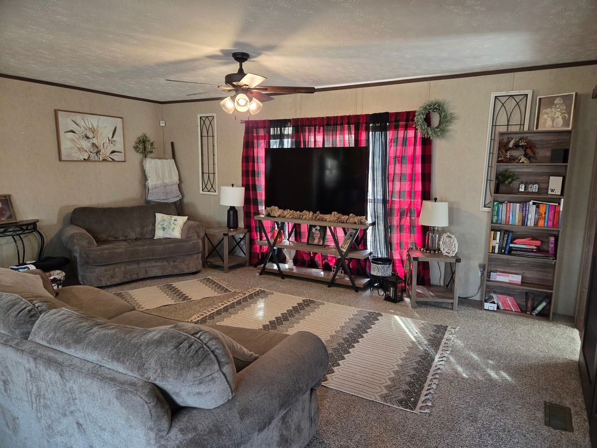 6722 County Road 875 Road, Mcleansboro, IL 62859