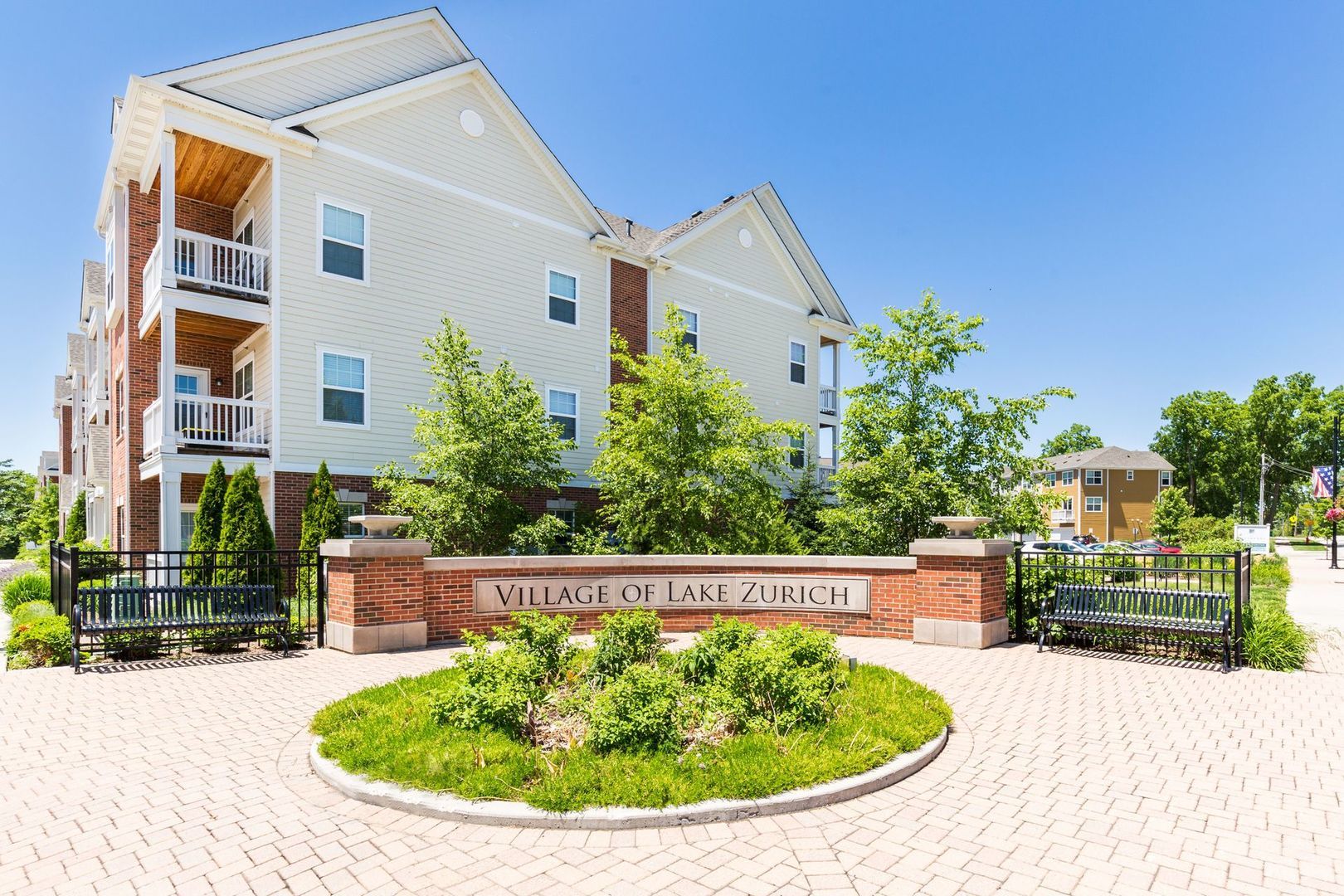 40 W MAIN Street #213 — Lake Zurich, IL 60047