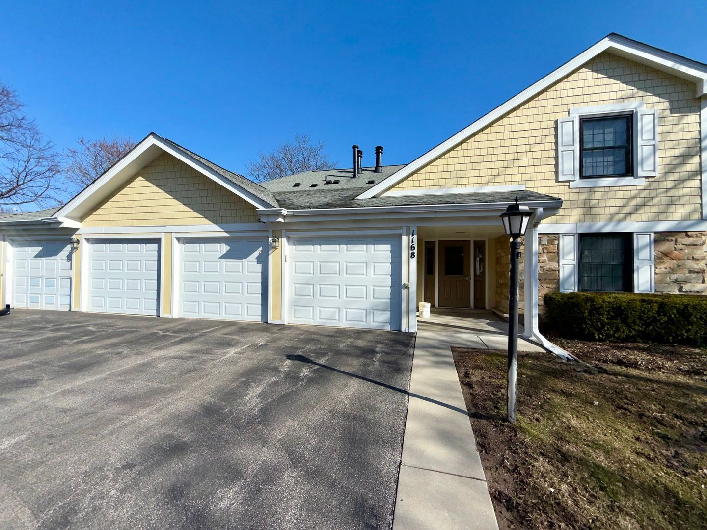 1168 Middlebury Lane #A1 — Wheeling, IL 60090