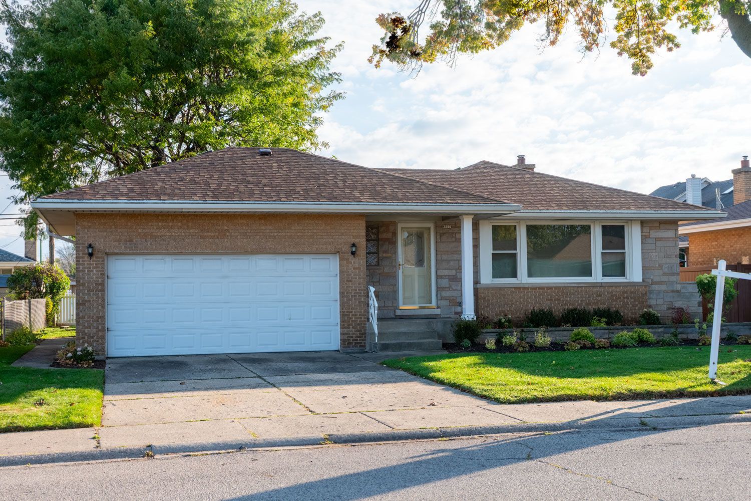 8537 W Sunnyside Avenue — Chicago, IL 60656