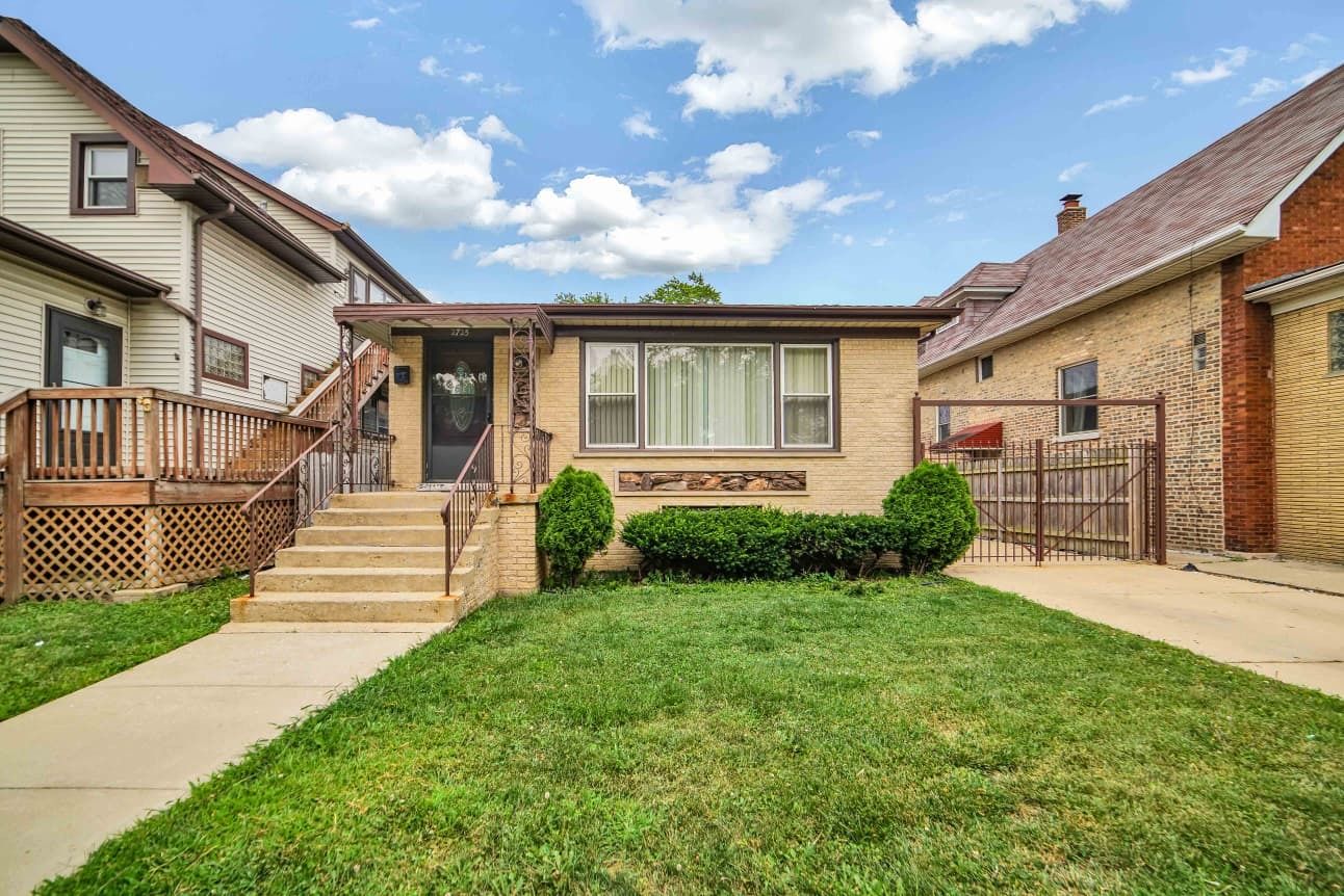 2725 Oak Park Avenue — Chicago, IL 60707