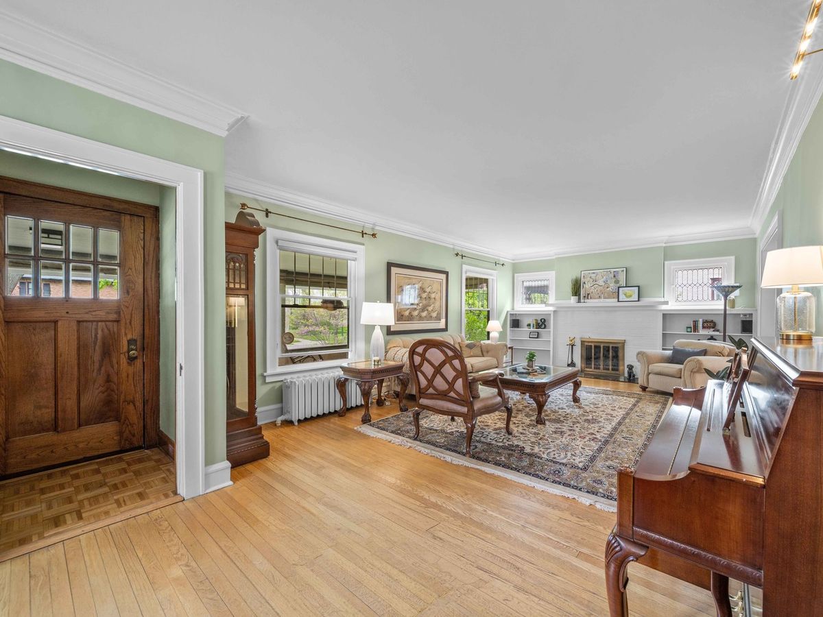 1115 Forest Avenue, Wilmette, IL 60091