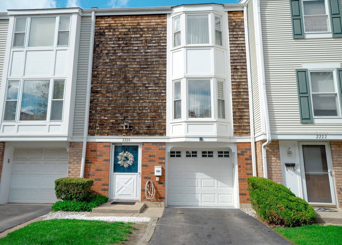 2226 Langdon Place, Hoffman Estates, IL 60169