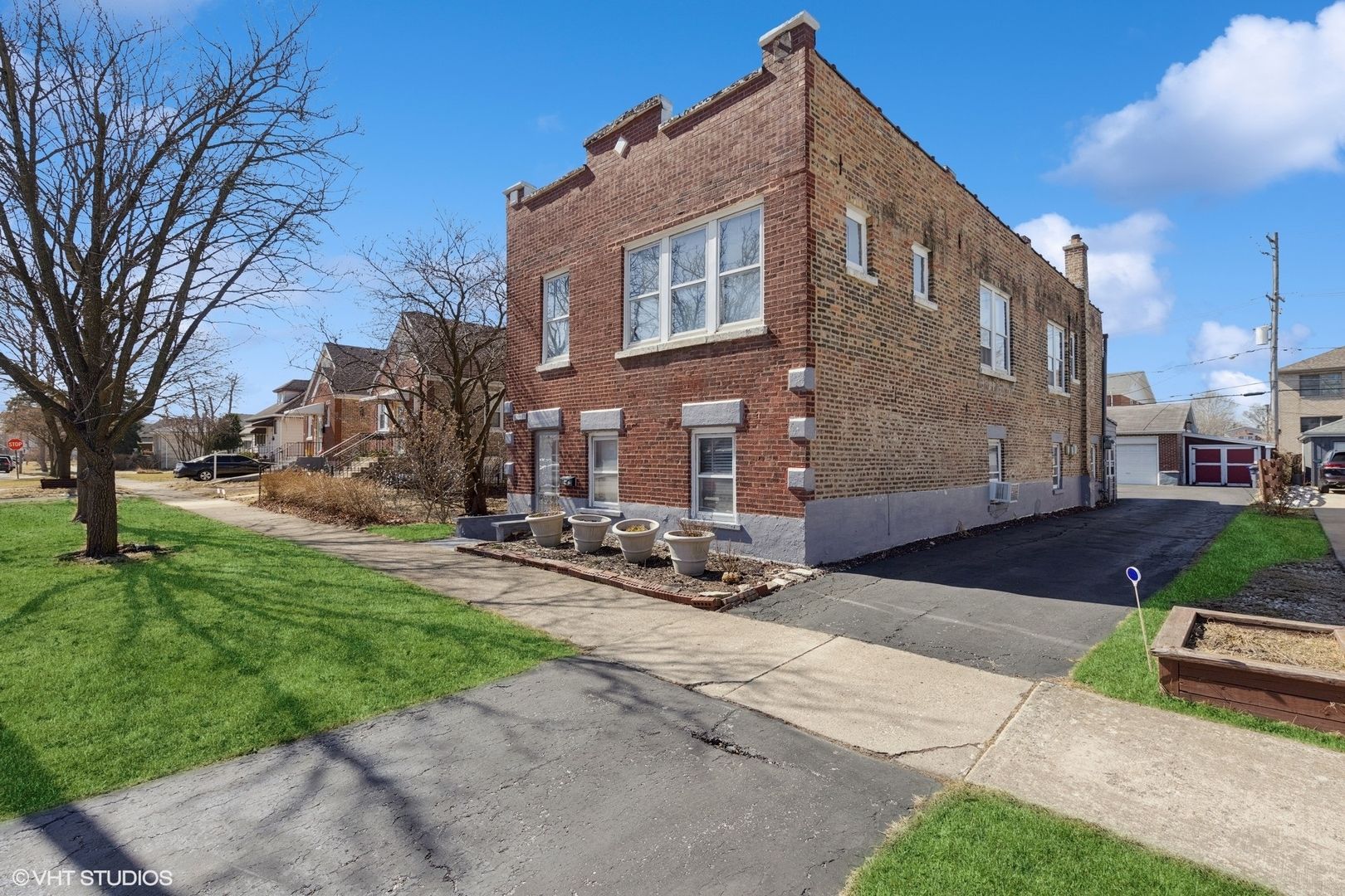 4332 Amelia Avenue — Lyons, IL 60534