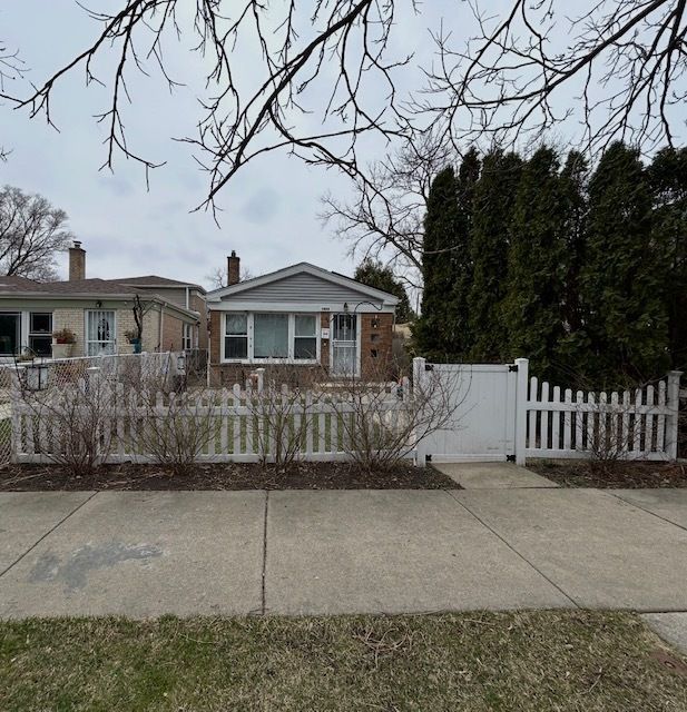 1822 Brown Avenue — Evanston, IL 60201