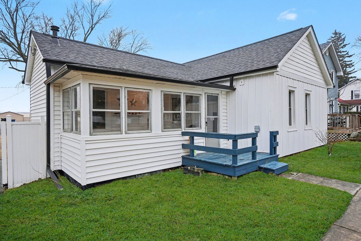 205 E TAYLOR Street, Grant Park, IL 60940