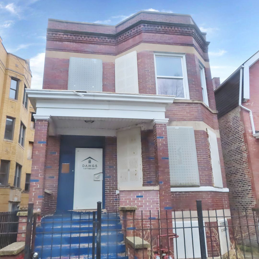 5607 S Emerald Avenue — Chicago, IL 60621
