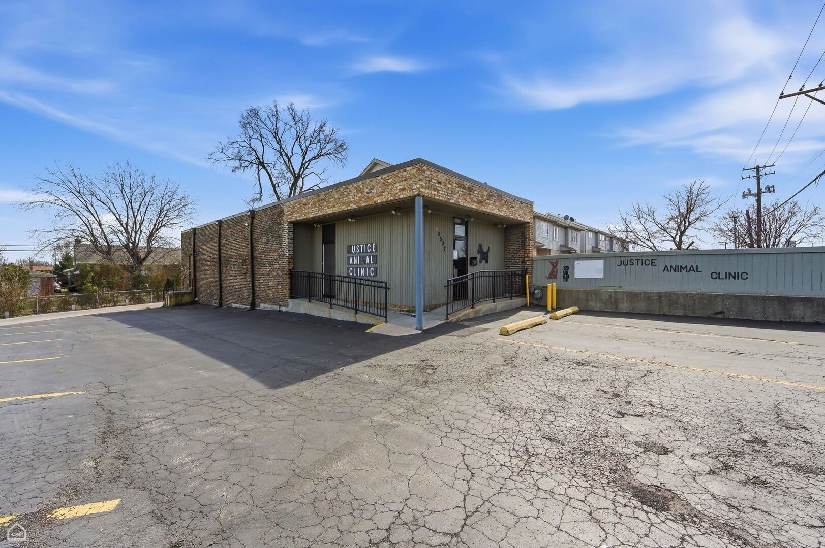 8507 S Roberts Road — Justice, IL 60458