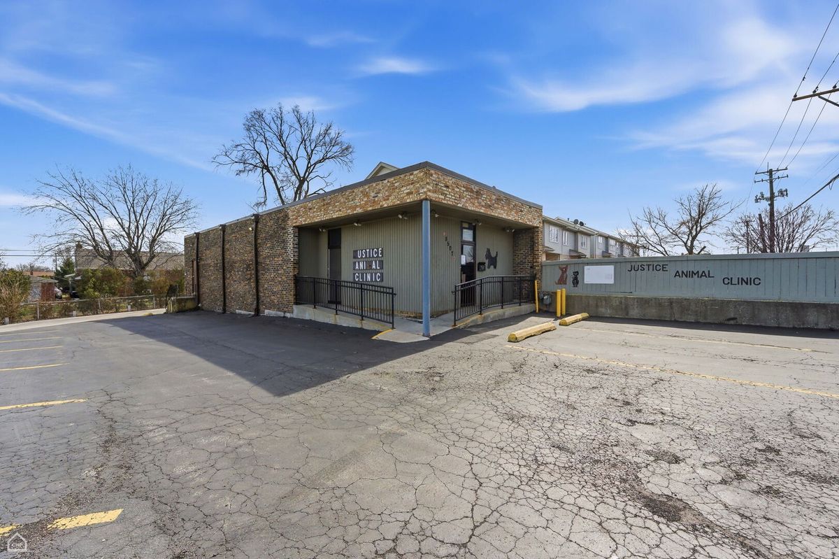 8507 Roberts Road, Justice, IL 60458