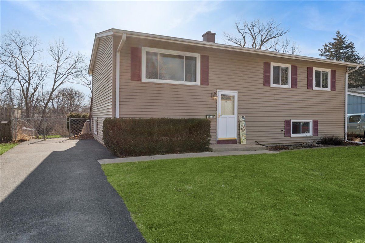 36615 N Streamwood Drive — Gurnee, IL 60031