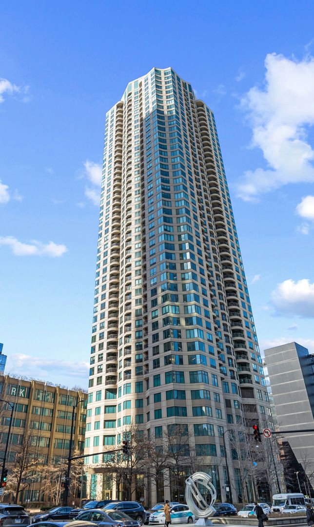 400 N La Salle Drive #3412 — Chicago, IL 60654