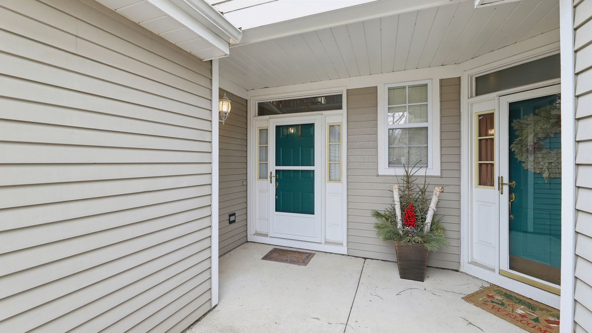 628 King Court #628, East Dundee, IL 60118