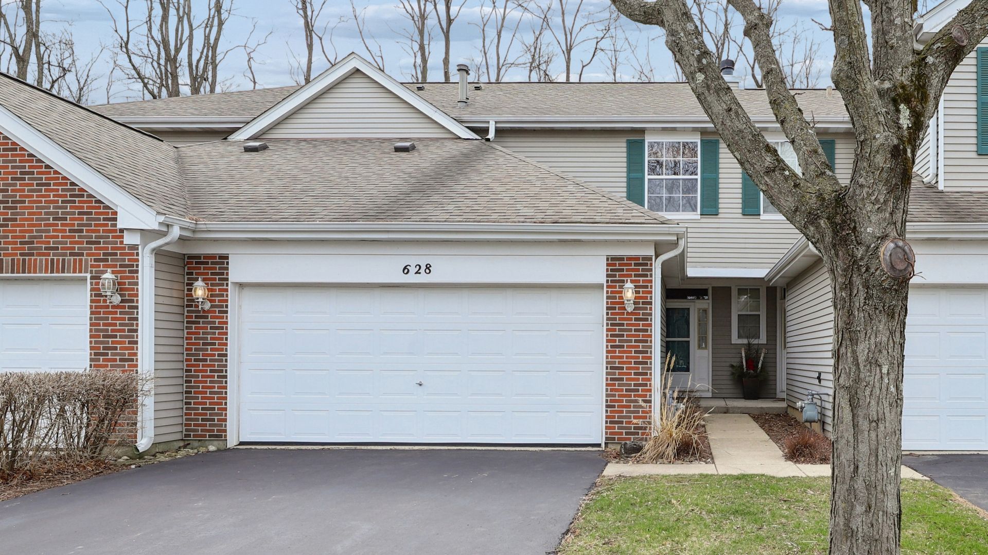 628 King Court #628 — East Dundee, IL 60118