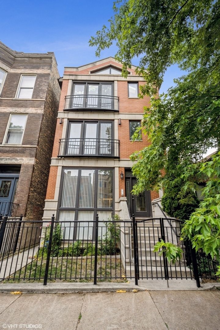 1532 N Campbell Avenue #3 — Chicago, IL 60622