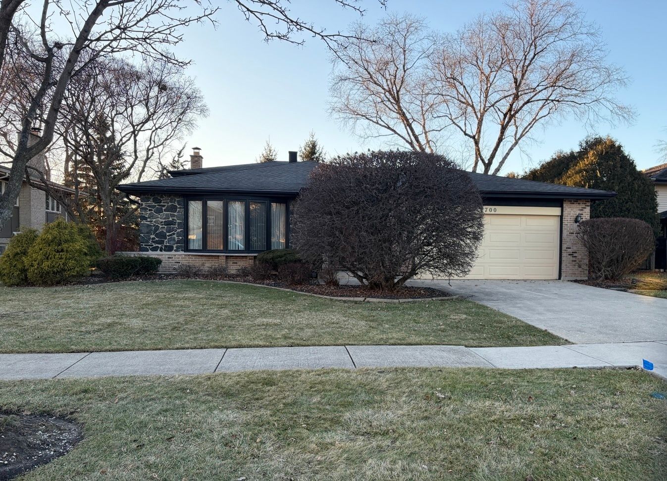 7700 Apple Tree Lane — Willowbrook, IL 60527