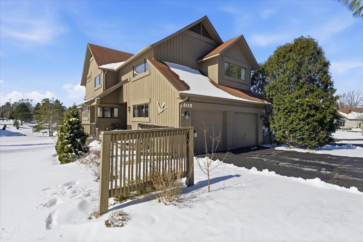 4119 White Ash Road — Crystal Lake, IL 60014