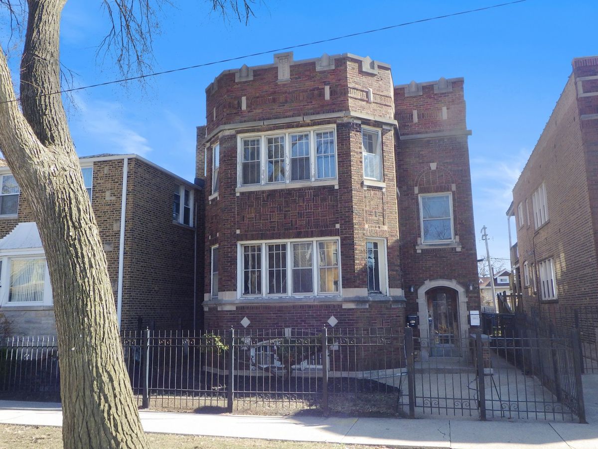 8241 Clyde Avenue, Chicago, IL 60617
