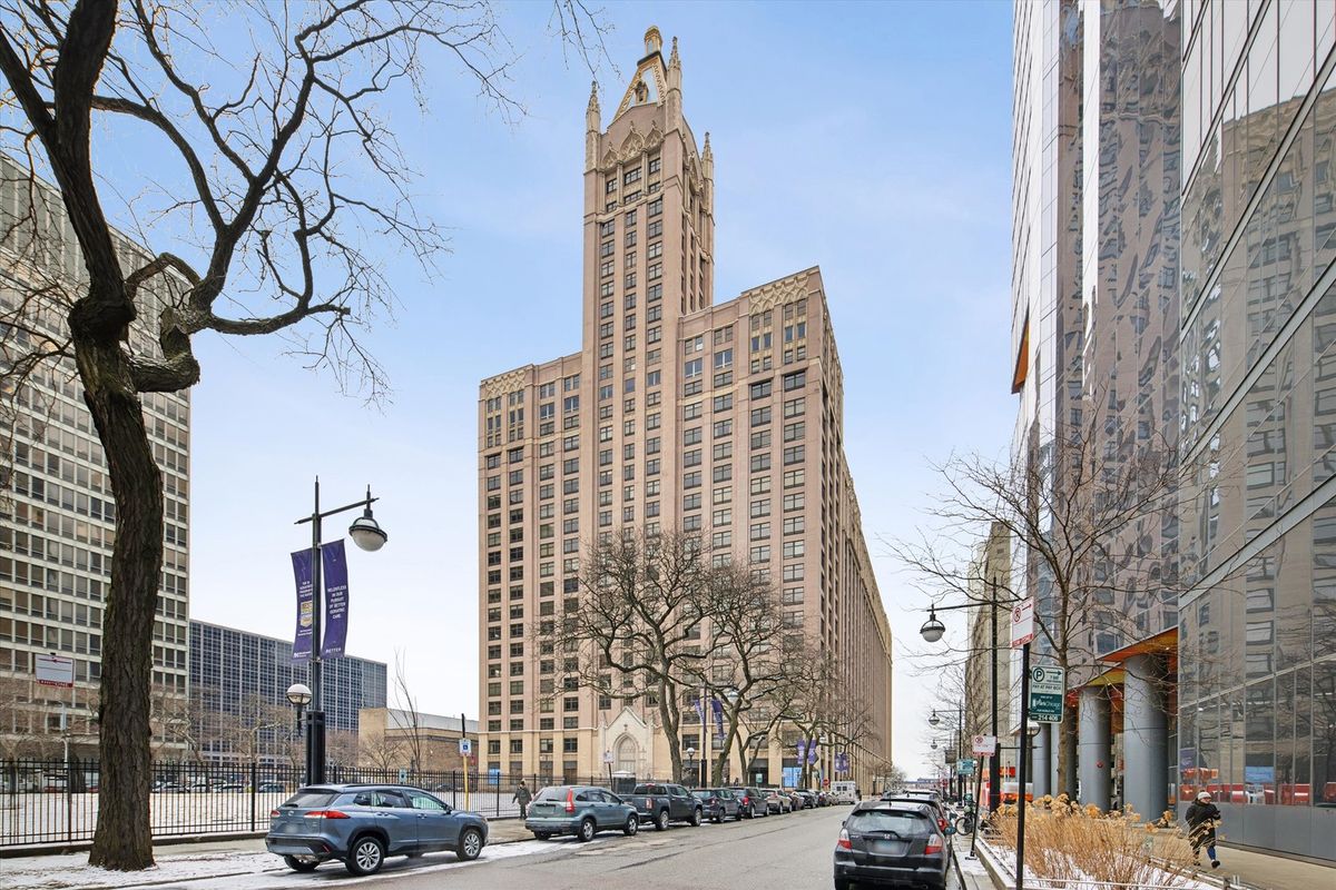 680 Lake Shore Drive, Chicago, IL 60611