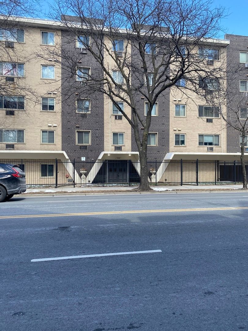 1060 Hollywood Avenue, Chicago, IL 60660