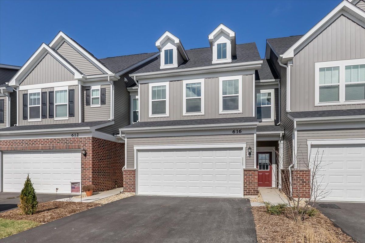 616 Switchgrass Lane #61005 — Bolingbrook, IL 60490