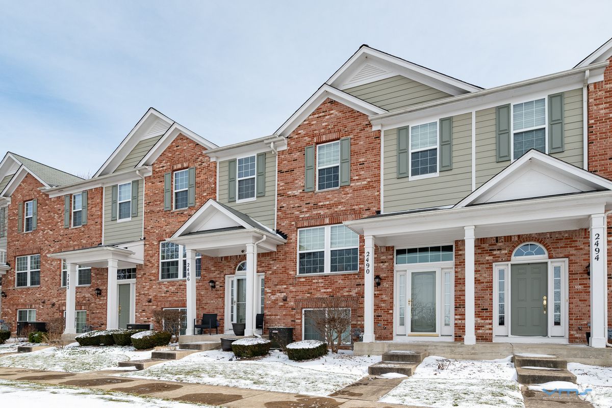 2490 Anna Way, Elgin, IL 60124