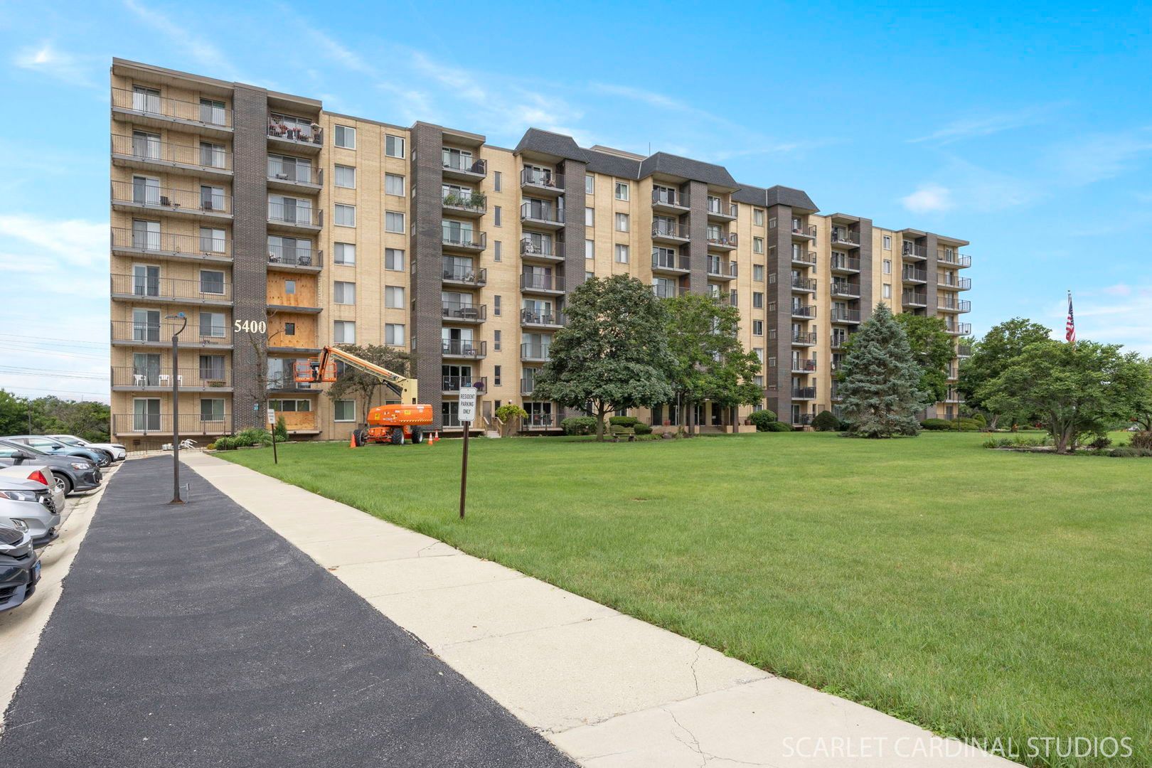 5400 Walnut Avenue #805 — Downers Grove, IL 60515