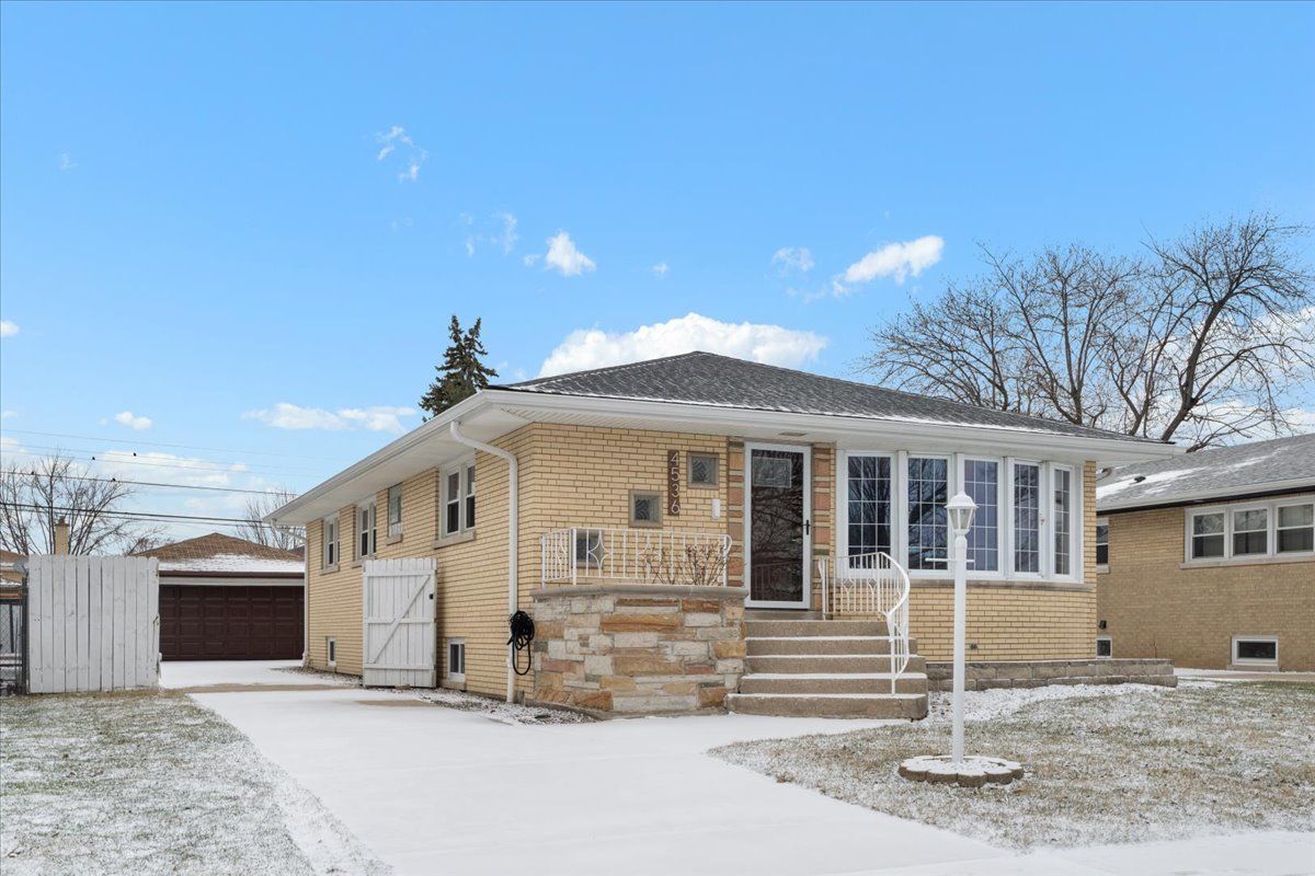 4536 W 100th Place — Oak Lawn, IL 60453