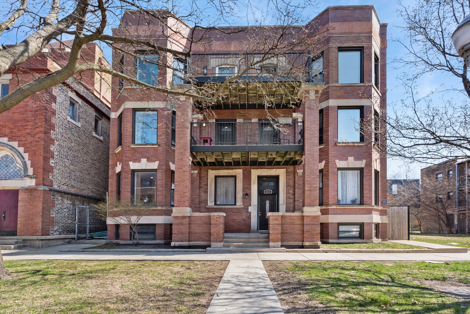 6209 S University Avenue #1 — Chicago, IL 60637