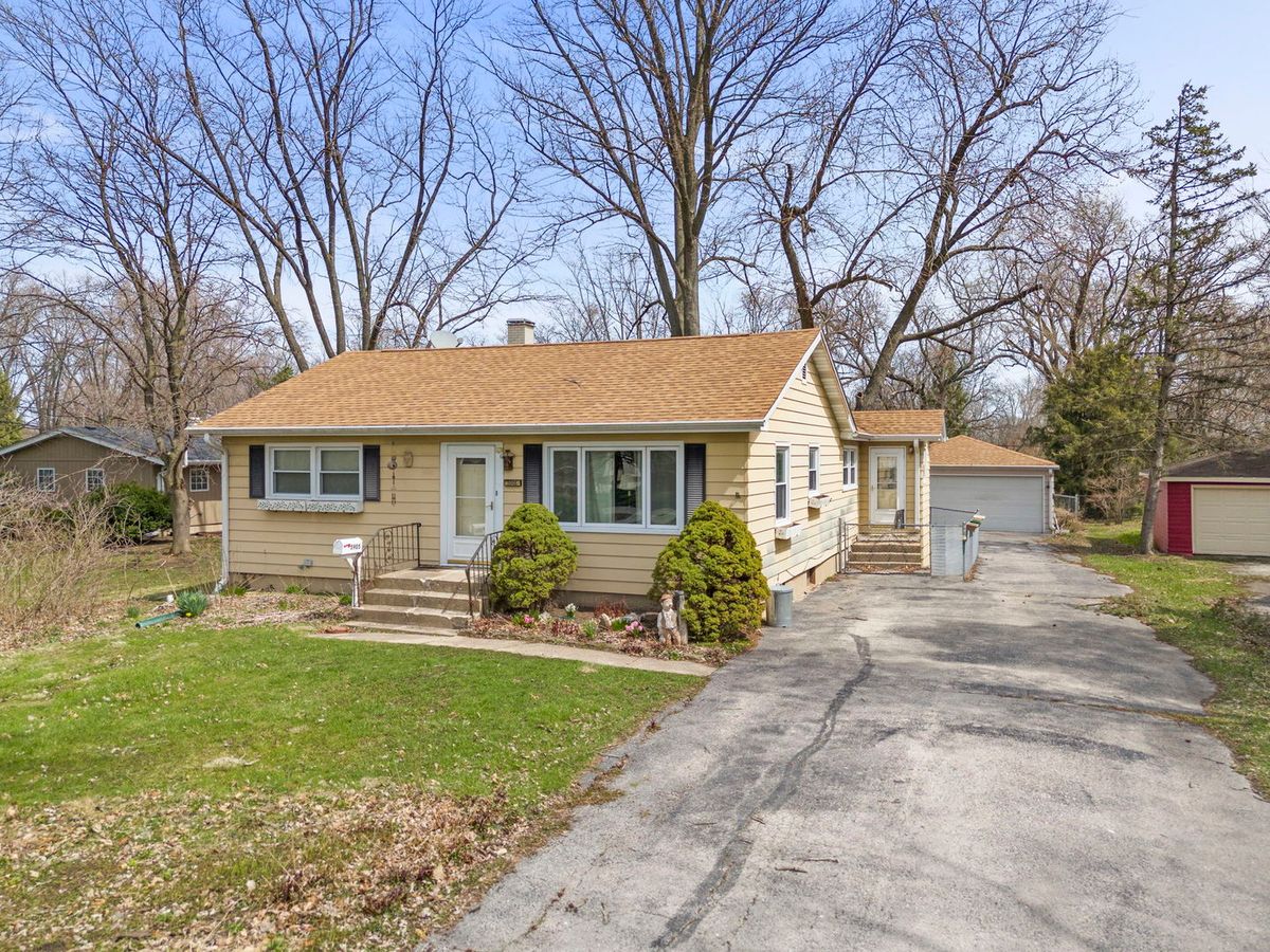 5905 Lee Avenue, Downers Grove, IL 60516