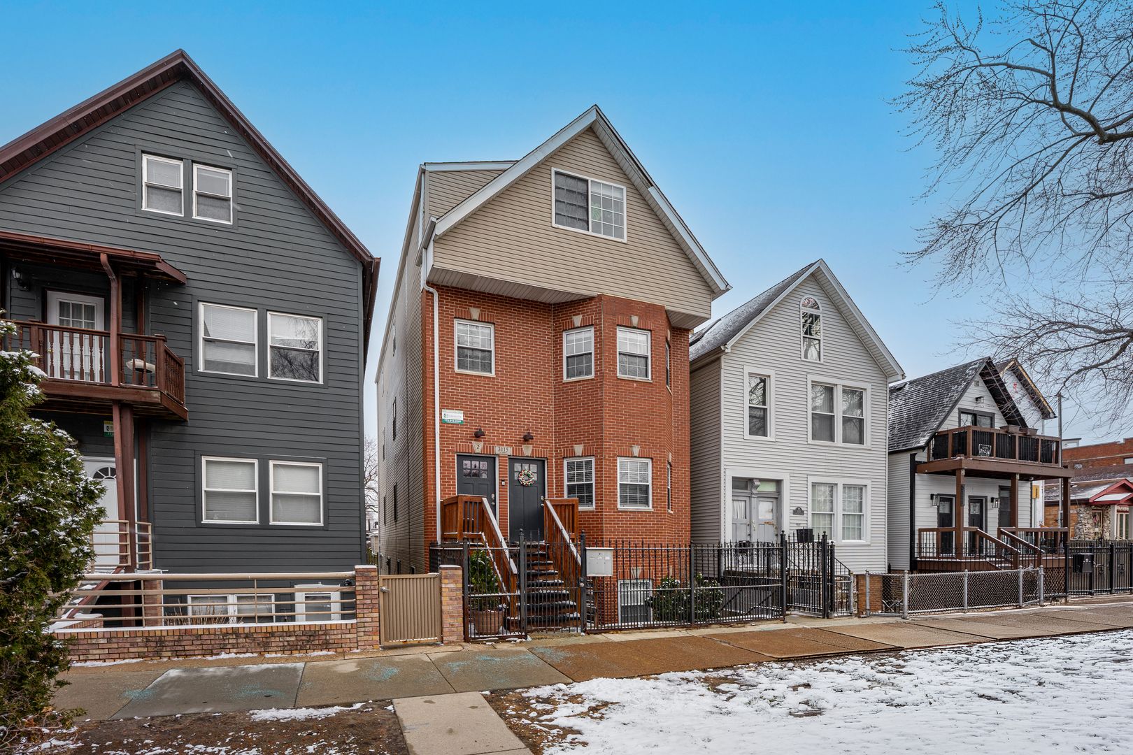 3115 Oakley Avenue — Chicago, IL 60618