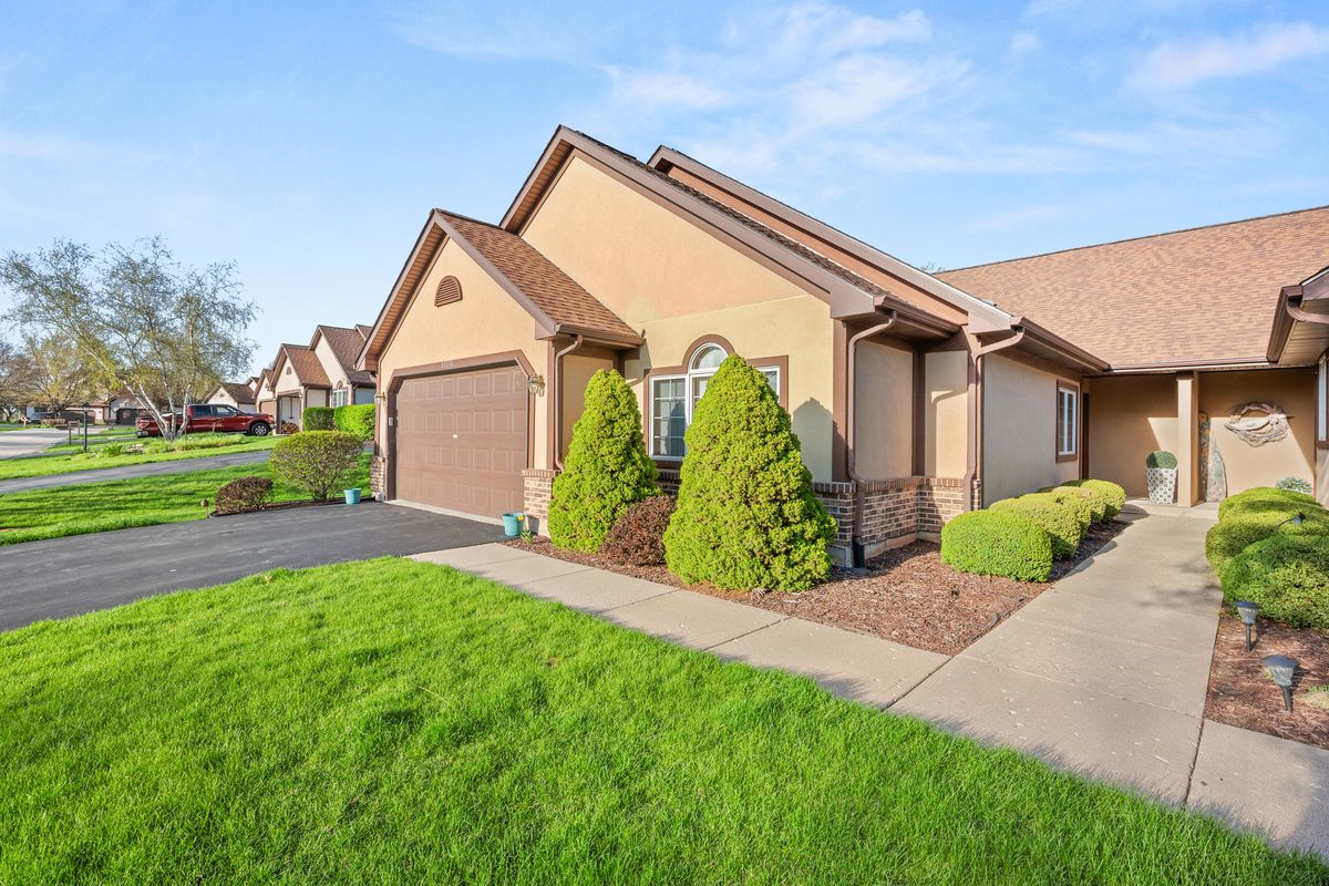 30338 Pebble Beach Circle, Genoa, IL 60135