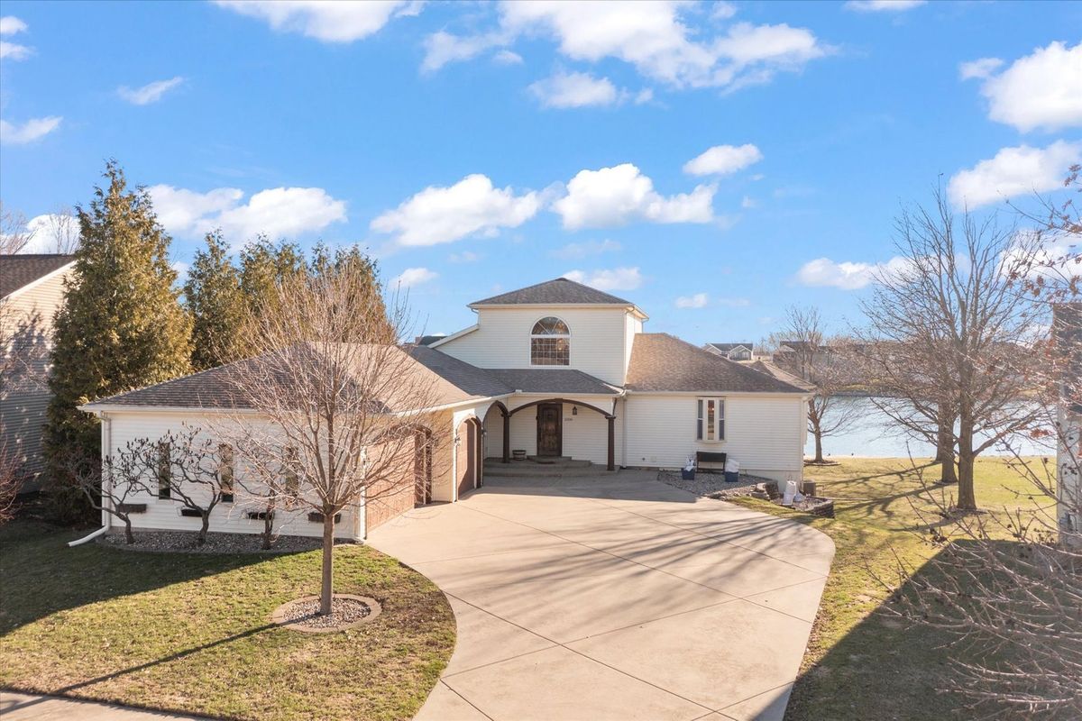 2208 Altoona Road, Bloomington, IL 61705