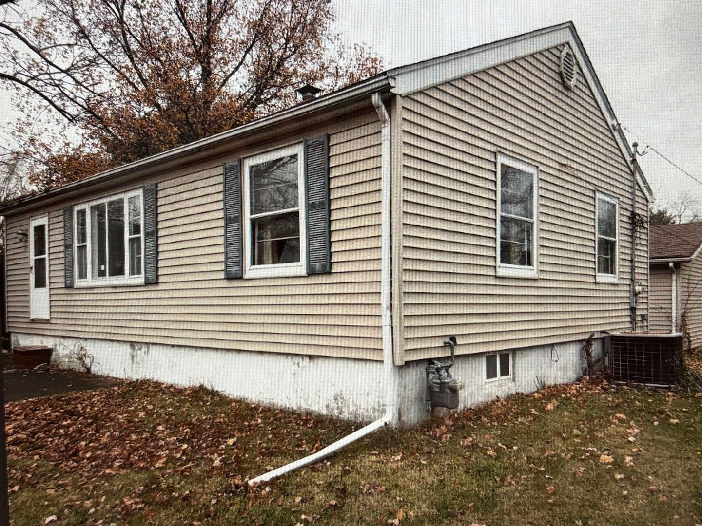 801 E Mckinley Street — Pontiac, IL 61764