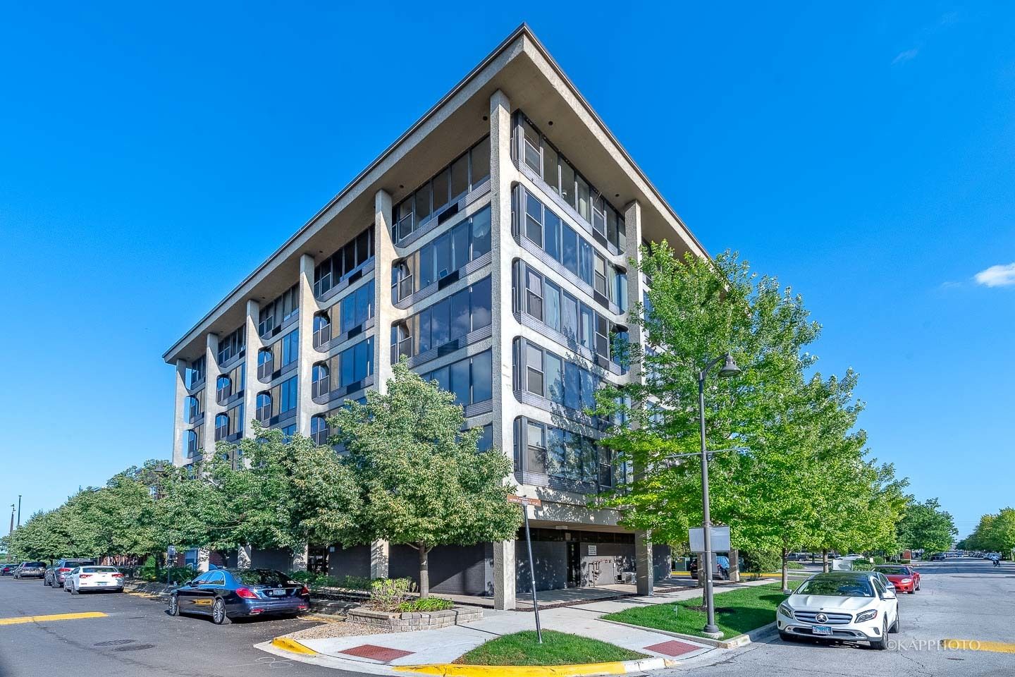 345 Eastgate Place — Chicago, IL 60616
